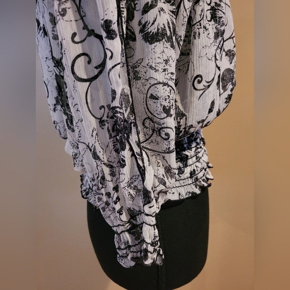 FRANKIE AND MISSY Sheer Off The Shoulder Black and White Blouse, Size Medium - Picture 4 of 8